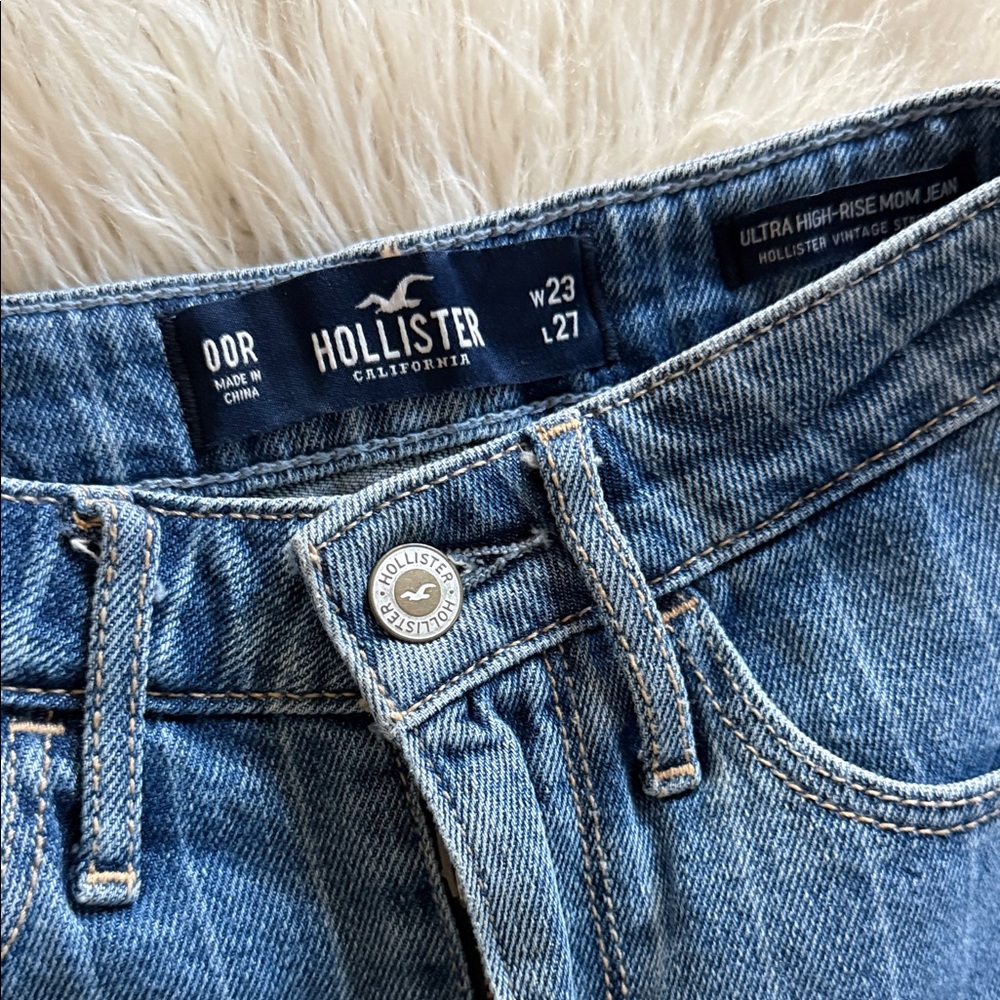 👖HOLLISTER ULTRA HIGH RISE MOM JEANS👖 - Picture 3 of 6